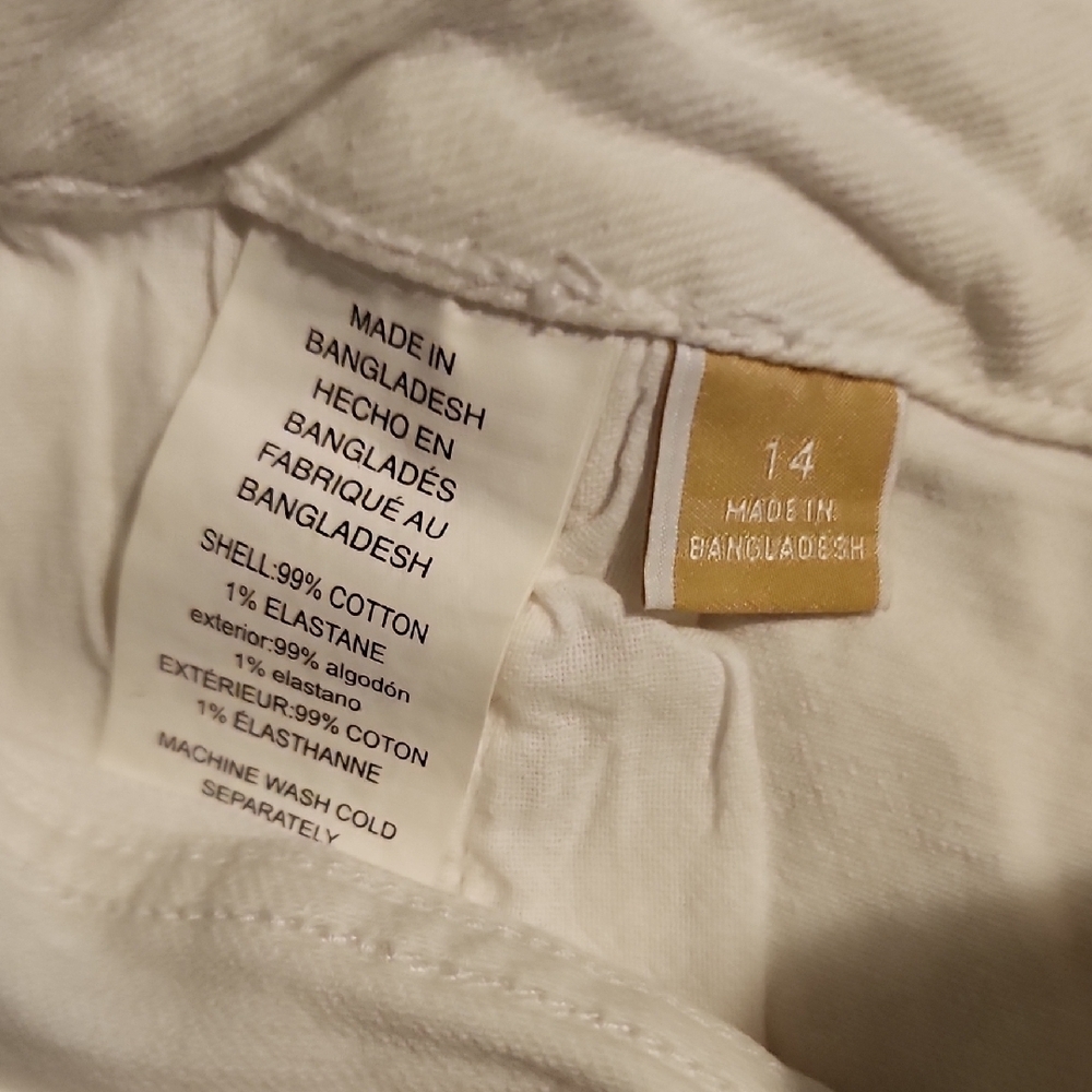Michael Kors White Capris with Smooth Finish - Picture 10 of 10